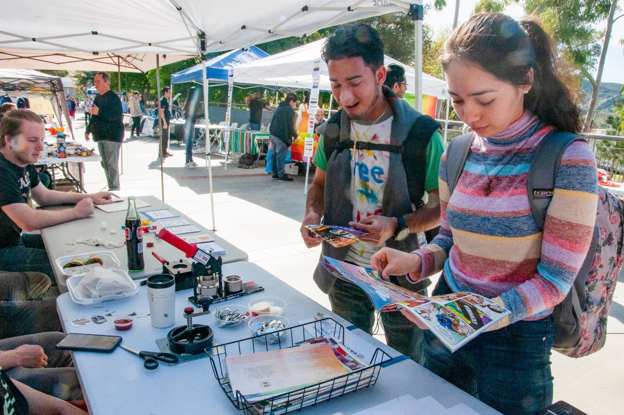 Students visiting the Makers Space table during Club Rush