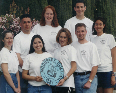 The 1999-2000 ASMC Board of Directors poses for a photo.