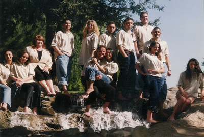 The 2000-2001 ASMC Board poses for a team photo.