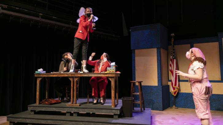 Speller standing up on the judges table